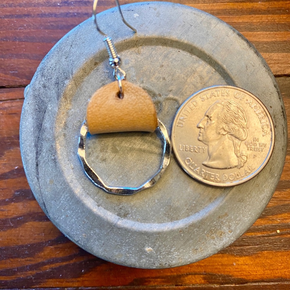 Leather and hoop earrings, handmade genuine leather earrings, classic vintage - Picture 3 of 5